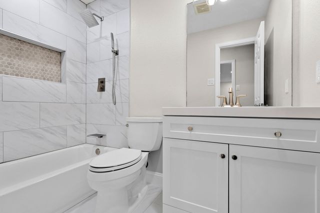 8505 Bayberry Avenue, Lantana, TX 76226