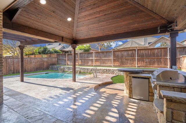 8505 Bayberry Avenue, Lantana, TX 76226