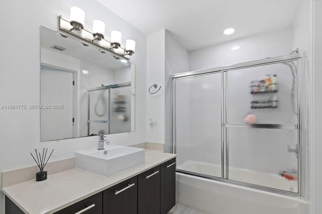 3301 NE 1st Ave H1110, Miami, FL 33137