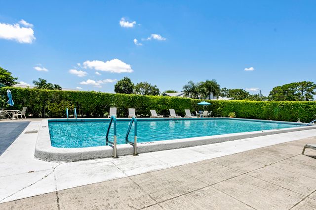 2641 Gately Drive W 2902, West Palm Beach, FL 33415