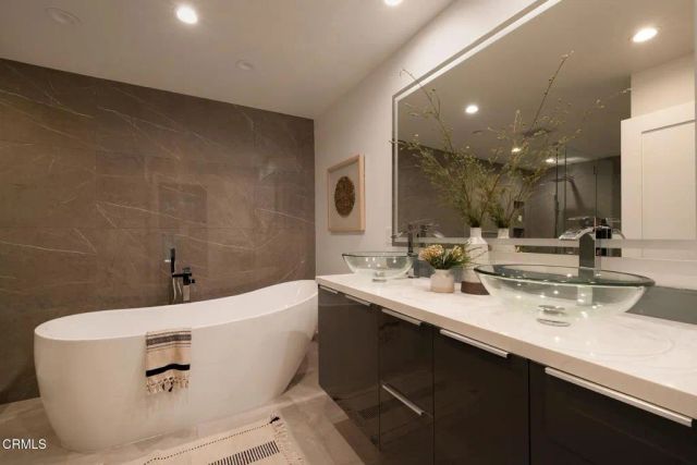 885 S Orange Grove Boulevard 23, Pasadena, CA 91105