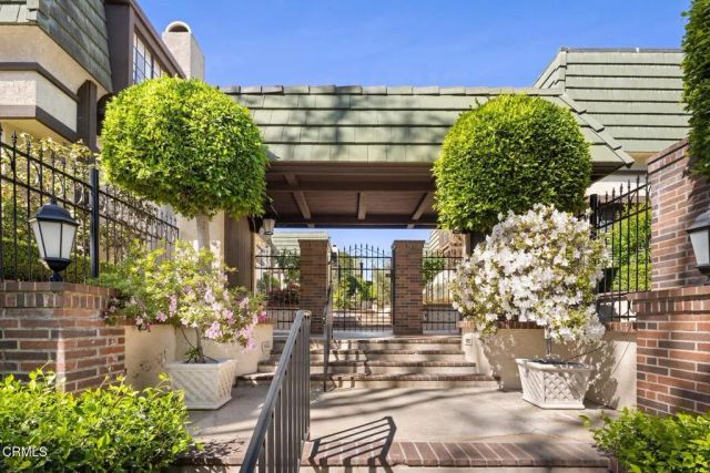 885 S Orange Grove Boulevard 23, Pasadena, CA 91105