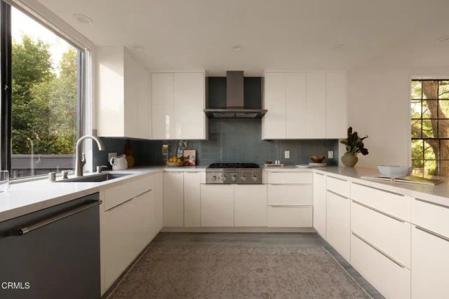 885 S Orange Grove Boulevard 23, Pasadena, CA 91105