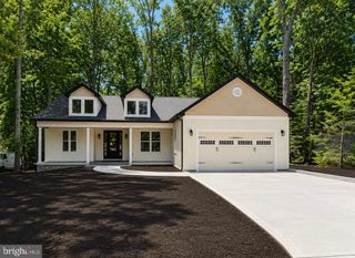 318 FAIRWAY DR, Locust Grove, VA 22508