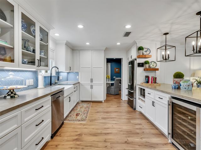 7727 Meadowvale Drive, Houston, TX 77063