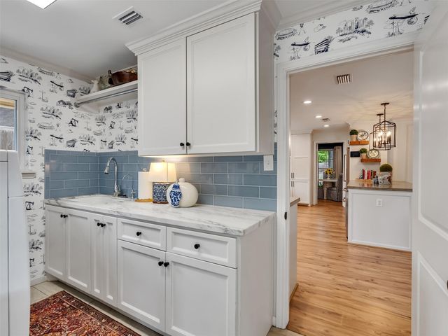 7727 Meadowvale Drive, Houston, TX 77063