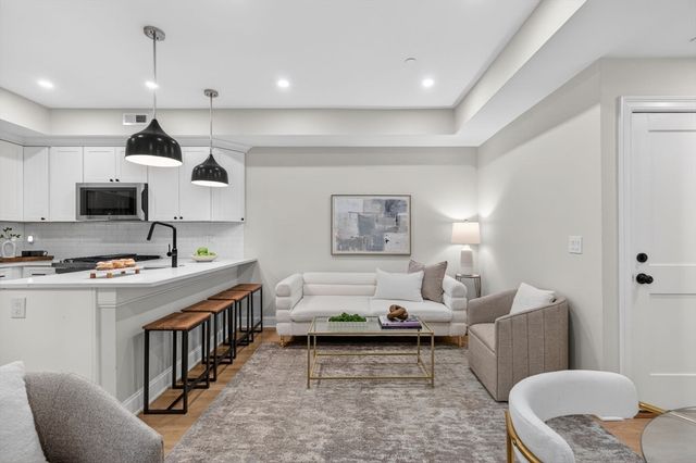 5 Garden Court St. 3, Boston, MA 02113