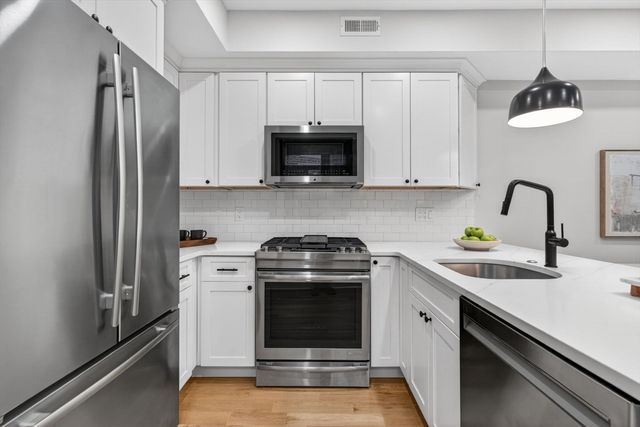 5 Garden Court St. 3, Boston, MA 02113