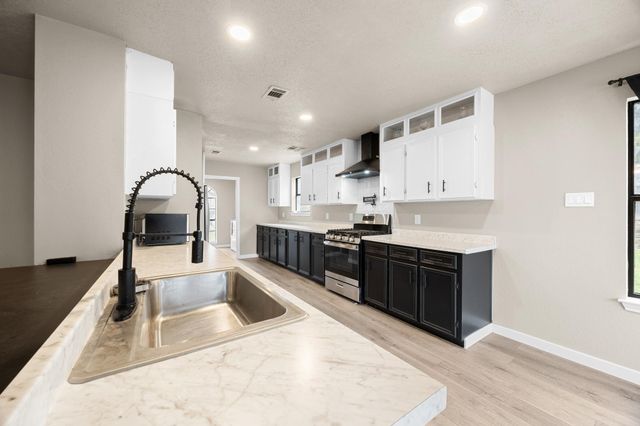 406 Bowen CIR, Copperas Cove, TX 76522