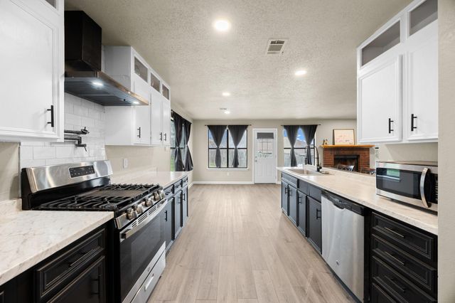 406 Bowen CIR, Copperas Cove, TX 76522