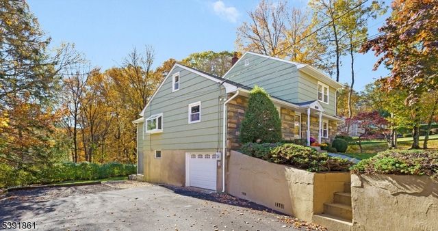 13 Paderewski Rd, Jefferson Twp., NJ 07438