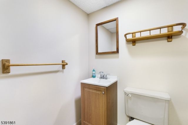 13 Paderewski Rd, Jefferson Twp., NJ 07438