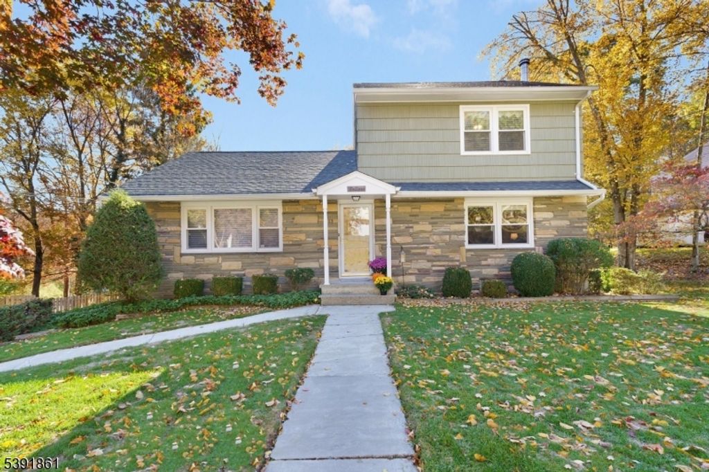 13 Paderewski Rd, Jefferson Twp., NJ 07438