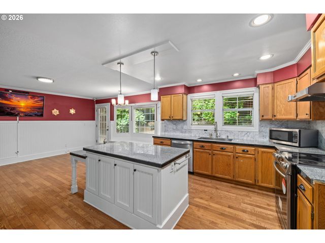 13217 Se BLACKBERRY Cir, Portland, OR 97236
