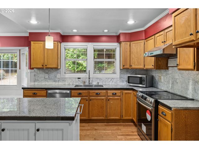 13217 Se BLACKBERRY Cir, Portland, OR 97236