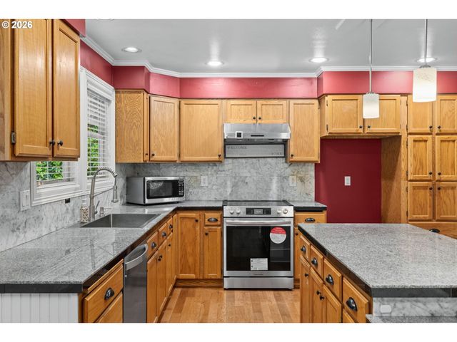 13217 Se BLACKBERRY Cir, Portland, OR 97236