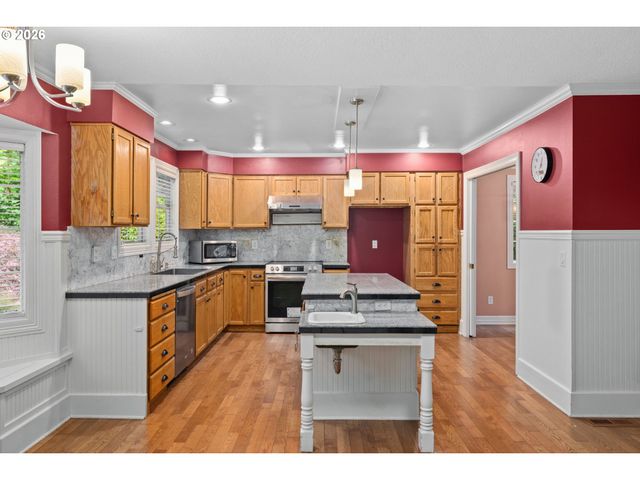 13217 Se BLACKBERRY Cir, Portland, OR 97236