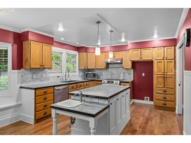 13217 Se BLACKBERRY Cir, Portland, OR 97236