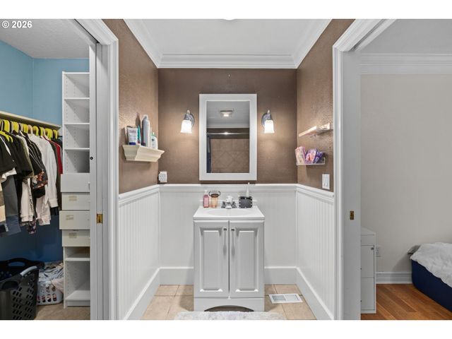 13217 Se BLACKBERRY Cir, Portland, OR 97236