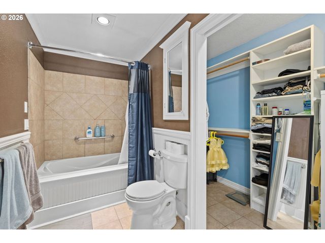 13217 Se BLACKBERRY Cir, Portland, OR 97236