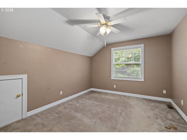 13217 Se BLACKBERRY Cir, Portland, OR 97236