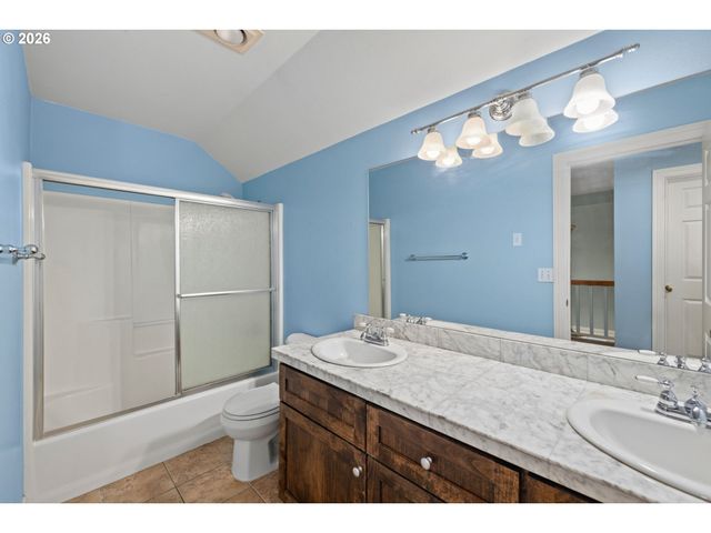 13217 Se BLACKBERRY Cir, Portland, OR 97236