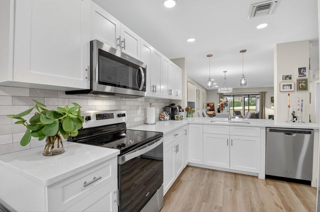 17 Southport Lane E, Boynton Beach, FL 33436