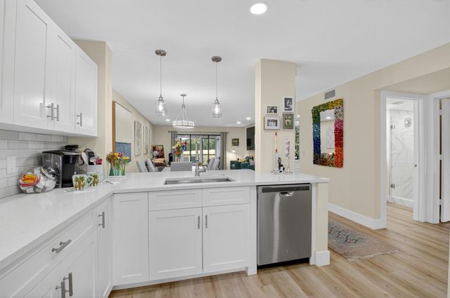 17 Southport Lane E, Boynton Beach, FL 33436