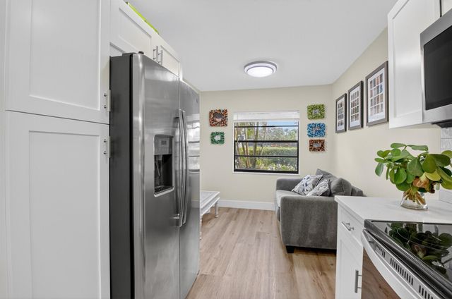 17 Southport Lane E, Boynton Beach, FL 33436
