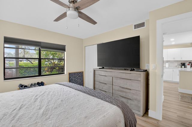 17 Southport Lane E, Boynton Beach, FL 33436
