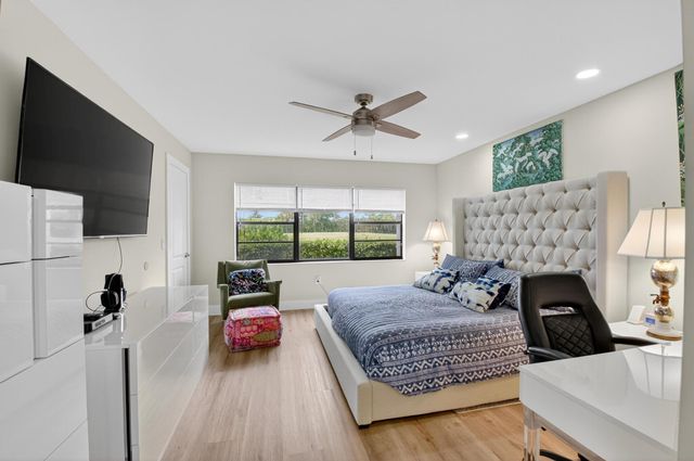 17 Southport Lane E, Boynton Beach, FL 33436