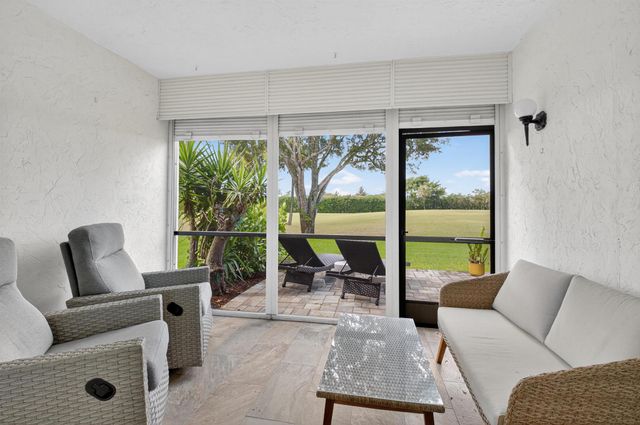 17 Southport Lane E, Boynton Beach, FL 33436