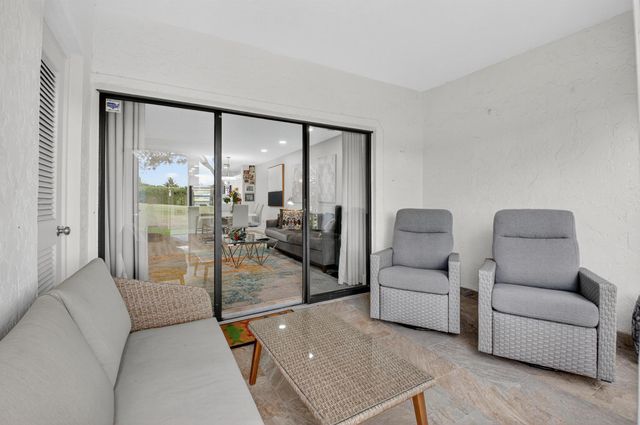 17 Southport Lane E, Boynton Beach, FL 33436