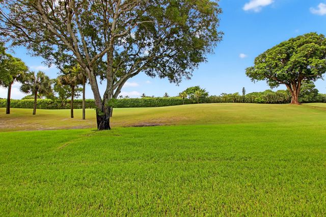 17 Southport Lane E, Boynton Beach, FL 33436