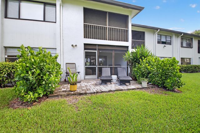17 Southport Lane E, Boynton Beach, FL 33436