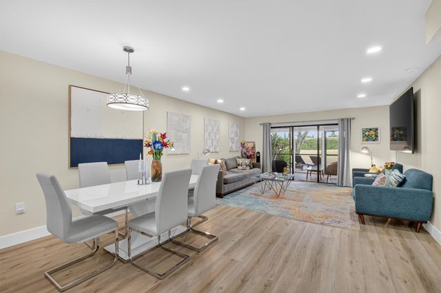 17 Southport Lane E, Boynton Beach, FL 33436