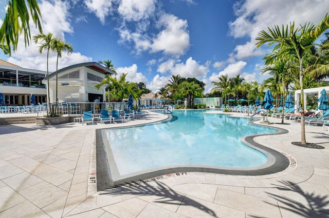 17 Southport Lane E, Boynton Beach, FL 33436