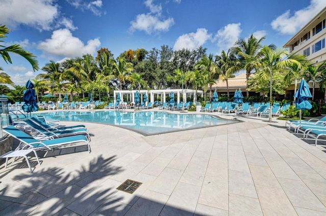 17 Southport Lane E, Boynton Beach, FL 33436
