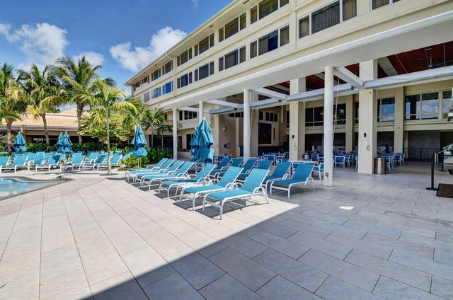 17 Southport Lane E, Boynton Beach, FL 33436
