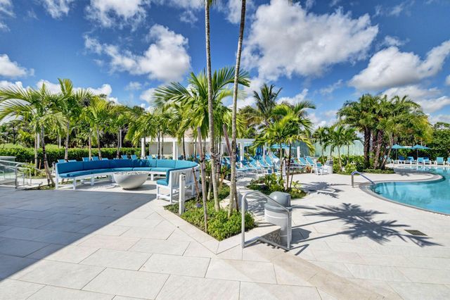 17 Southport Lane E, Boynton Beach, FL 33436