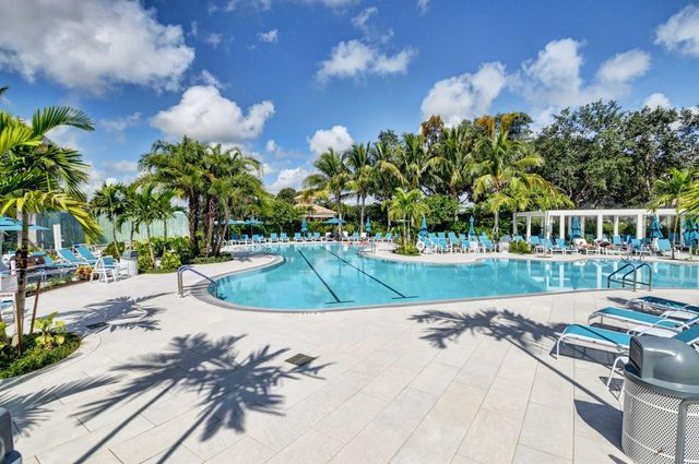 17 Southport Lane E, Boynton Beach, FL 33436