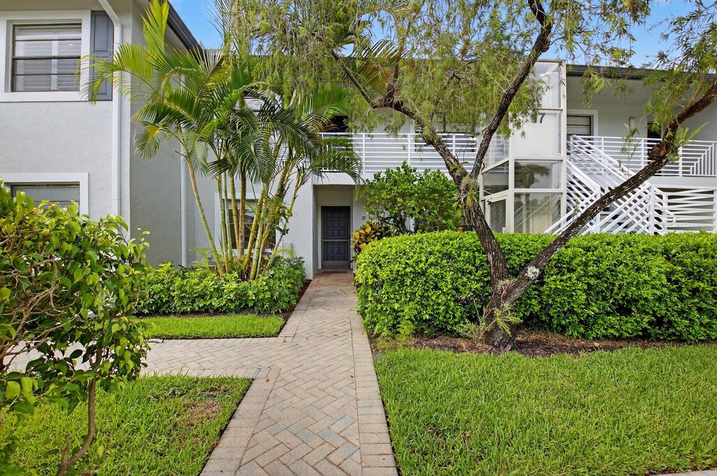 17 Southport Lane E, Boynton Beach, FL 33436