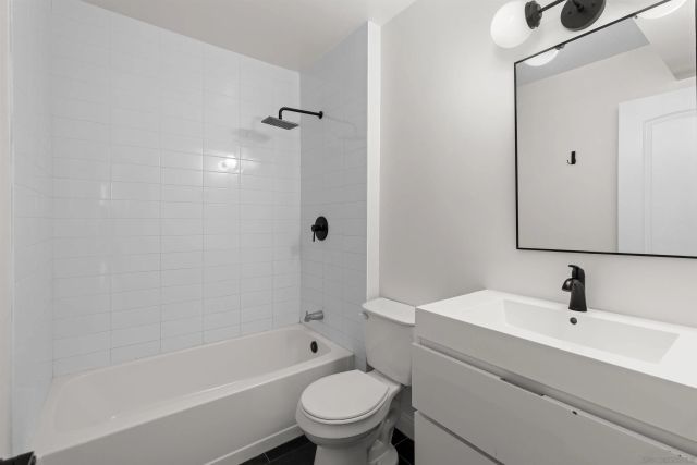 741 Vista Grande Way 313, Oceanside, CA 92057