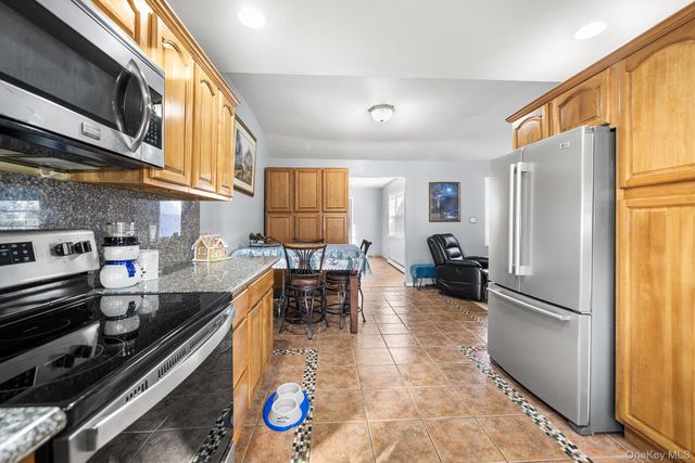 19 Evelyn Road, Port Jefferson Station, NY 11776