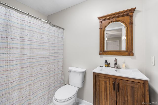 19 Evelyn Road, Port Jefferson Station, NY 11776