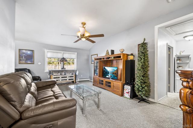 19 Evelyn Road, Port Jefferson Station, NY 11776