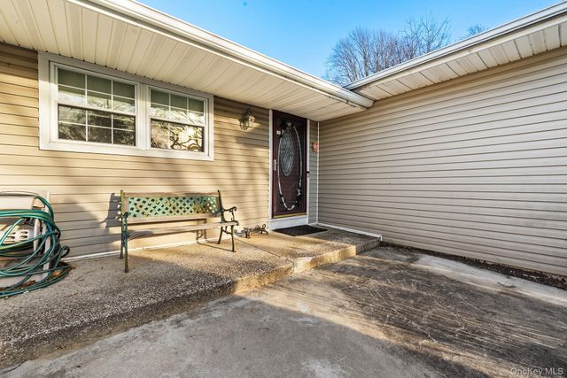 19 Evelyn Road, Port Jefferson Station, NY 11776