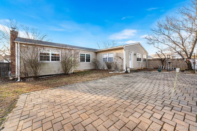 19 Evelyn Road, Port Jefferson Station, NY 11776