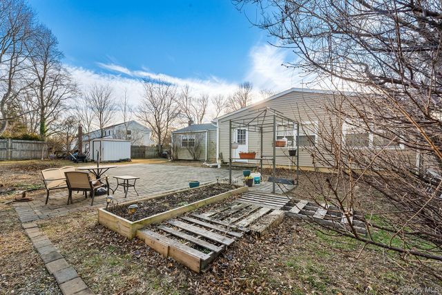 19 Evelyn Road, Port Jefferson Station, NY 11776