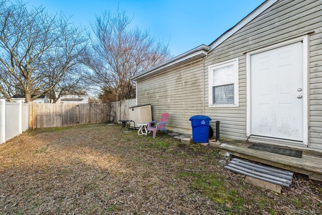 19 Evelyn Road, Port Jefferson Station, NY 11776